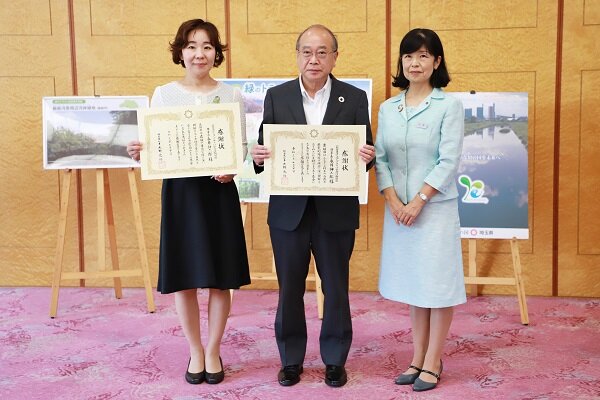 右から、埼玉県環境部の小池要子環境部長、コープみらい財団の永井伸二郎理事長、コープみらいの冨沢雅子組合員理事