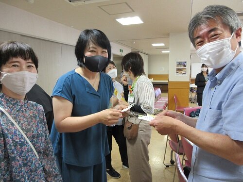 閉会後の名刺交換