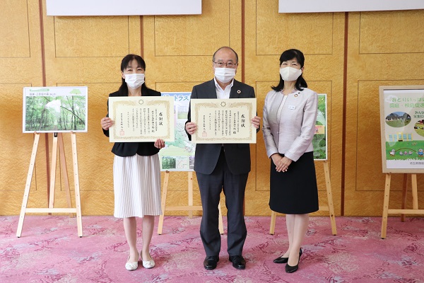 右から、埼玉県環境部の小池要子環境部長、コープみらい財団の永井伸二郎理事長、コープみらいの佐竹美津江組合員理事